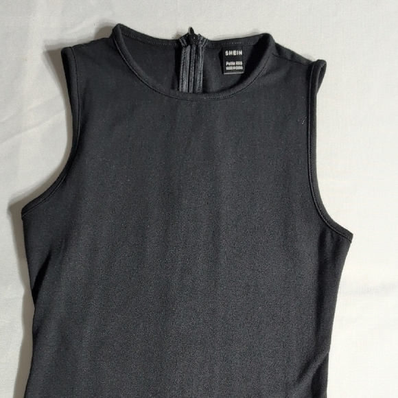 SHEIN Black Sleeveless Jumpsuit with High Neckline - Picture 4 of 11